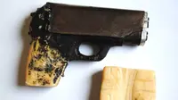 Pistol sabun yang digunakan oleh John Dillinger. (Metro.co.uk)