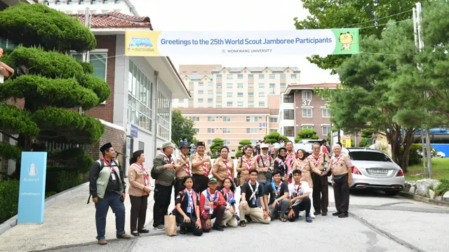 KBRI Seoul mengunjungi kontingen Indonesia untuk Jambore Pramuka Dunia ke-25 di lokasi penampungan Asrama Universitas Wonkwang jelang Topan Khanun. (Dok KBRI Seoul)