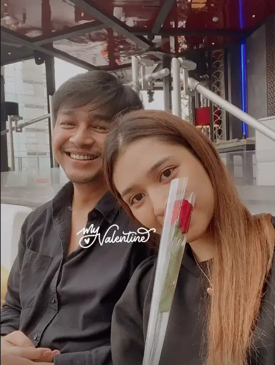 Deva Mahenra dan Mikha Tambayong. (Foto: Instagram @miktambayong)