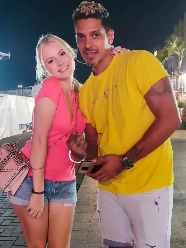 Robby Shine dan Nastasya Shine