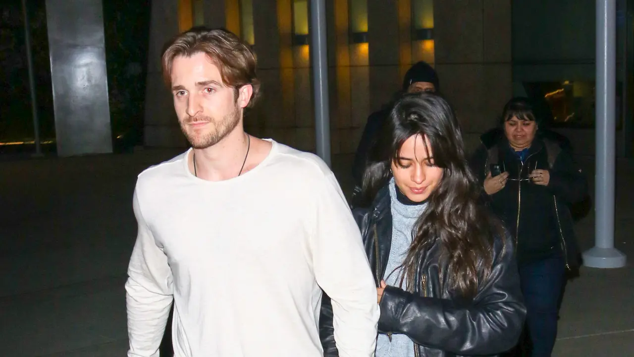 [Fimela] Camila Cabello dan Matthew Hussey