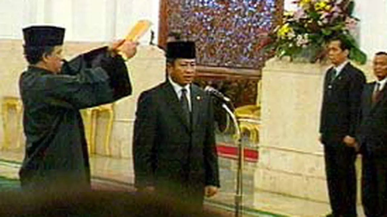 020601bGusAgum.jpg