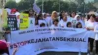 Sejumlah elemen masyarakat yang tergabung dari 51 LSM menggelar aksi damai stop kejahatan seksual di silang Monas.