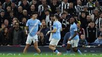 Pemain Manchester City merayakan gol yang dicetak Nico O'Reilly ke gawang Newcastle United dalam laga pekan ke-27 Premier League 2025/2026, Minggu (22/2/2026) dini hari WIB. (Darren Staples / AFP)