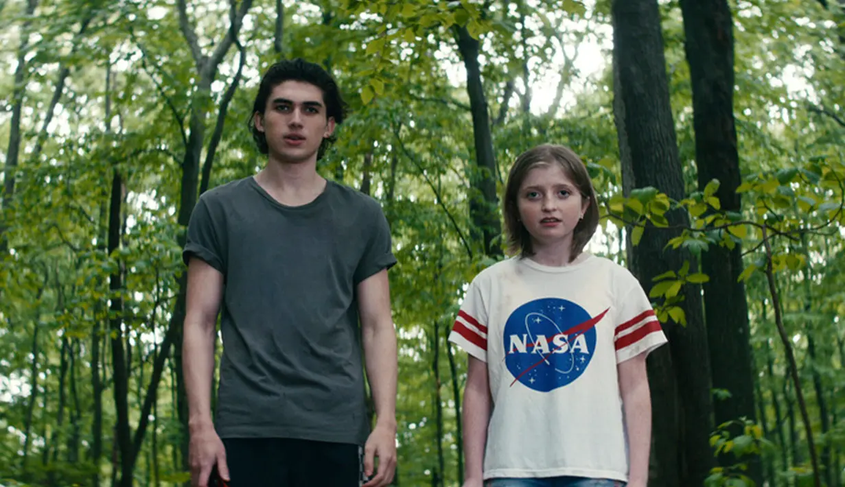 Sebagai informasi, sebelum dirilis di Netflix, Leave the World Behind sudah tayang perdana di AFI Fest pada 25 Oktober 2023 lalu. Selain itu, film ini juga telah dirilis di bioskop tertentu pada 22 November 2023. (Netflix via AP)