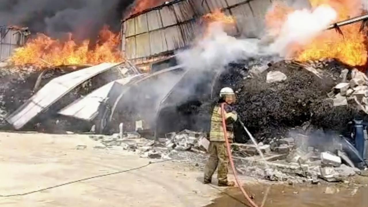 Kebakaran Gudang Dekat Bandara Soekarno-Hatta, Penerbangan Terganggu Asap?