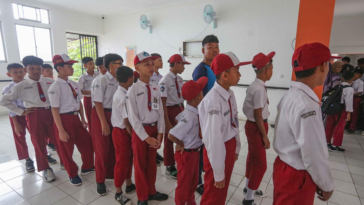 FOTO: Hari Pertama Penuh Semangat di Sekolah Rakyat