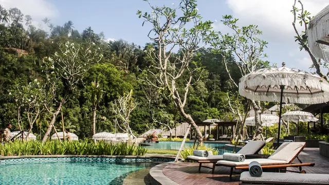 Ritz Carlton.