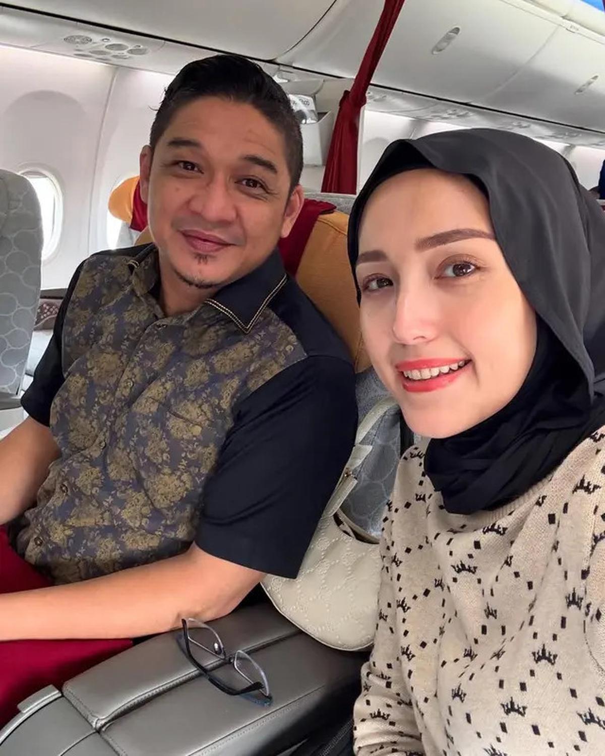 Gaya Adelia Istri Pasha Pakai Hijab Meleyot, Intip Padu Padannya yang Modis dan Elegan