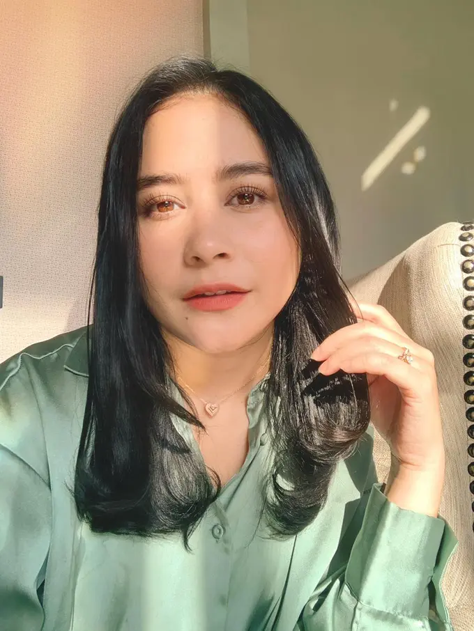 Prilly Latuconsina bagikan rekomendasi kandungan skincare yang membuat wajahnya bebas minyak/dok. Prilly Latuconsina