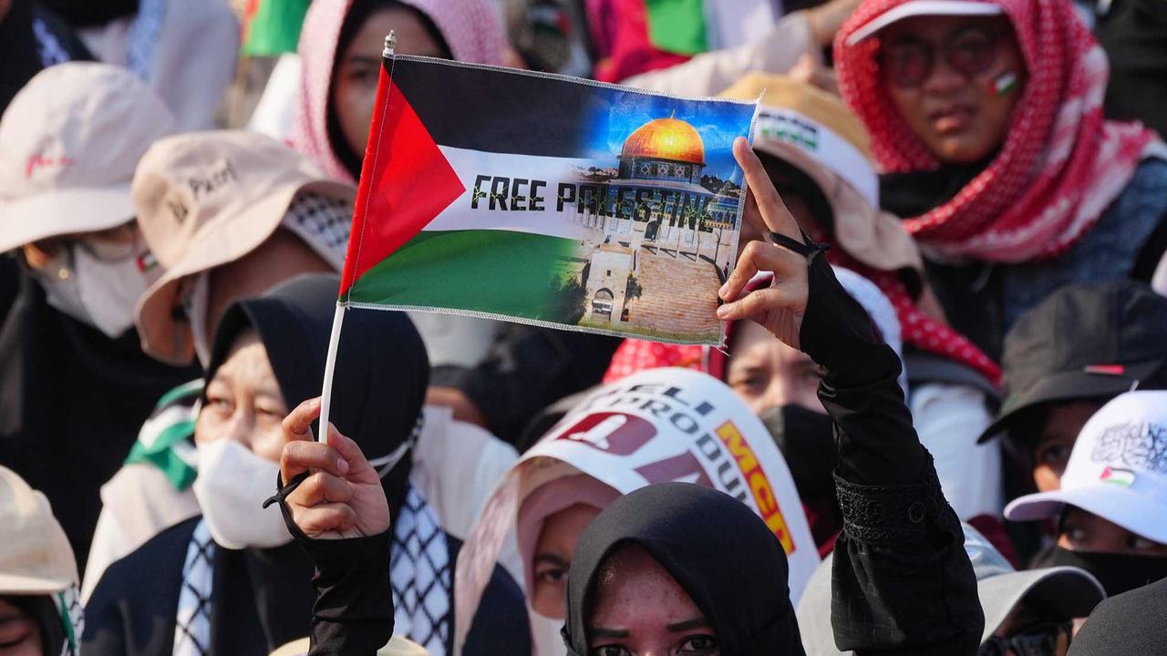 FOTO: Indonesia Melawan Genosida: Ribuan Pengunjuk Rasa Serukan Keadilan untuk Palestina