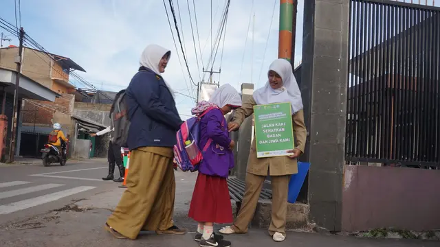 Ingin Gembira Ke Sekolah, Jalan Kaki Saja