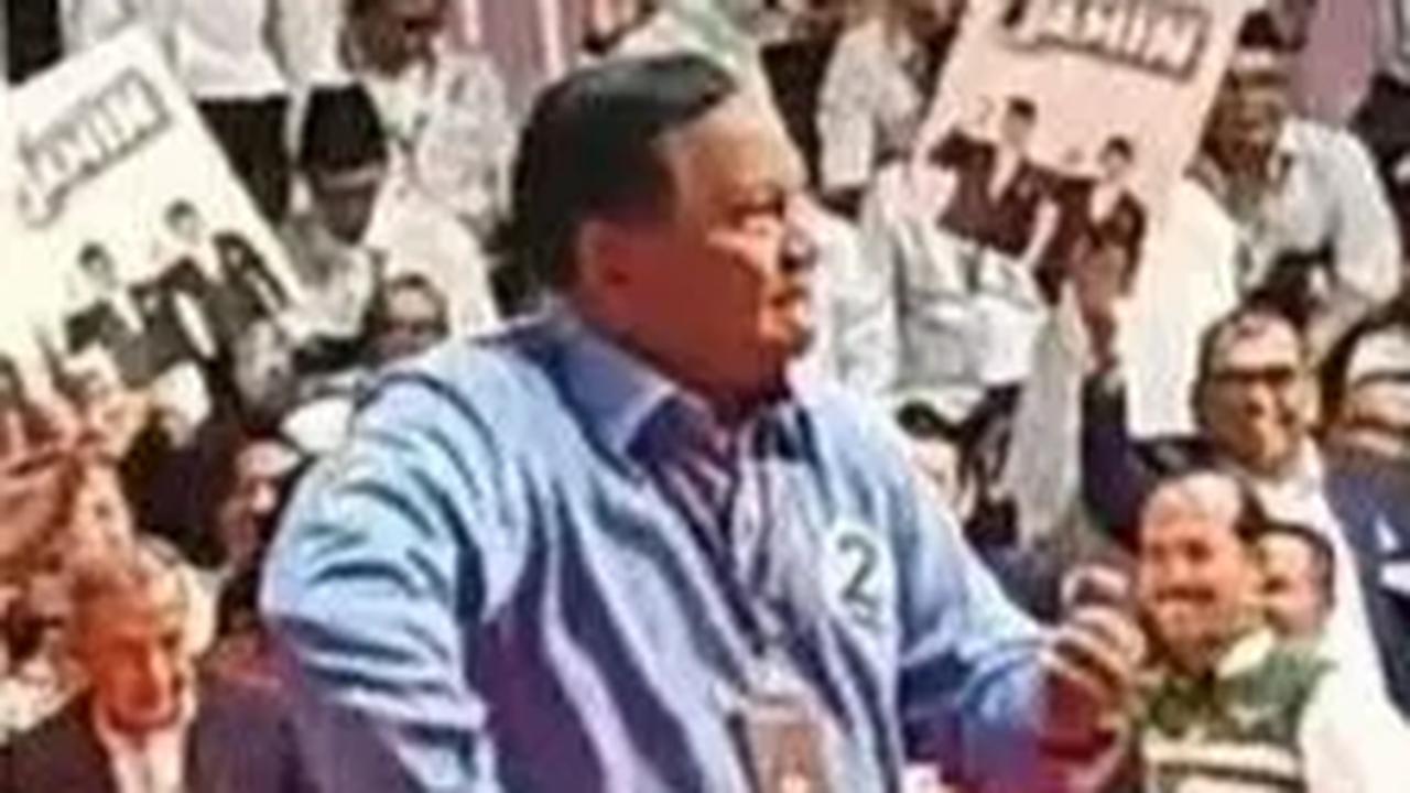VIDEO: Ragam Gaya Capres Cawapres Pamer Nomor Urut di KPU, Kamu Suka yang Mana?