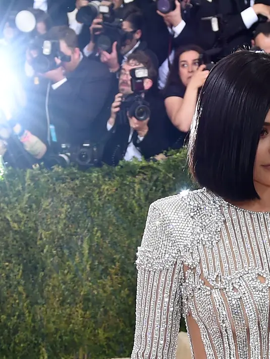 Kylie Jenner mengaku dirinya sudah mempersiapkan gaun yang mewah untuk acara Met Gala 2016. Tak khayal dia sukses pukau publik dengan penampilannya kala itu. (AFP/Bintang.com)