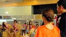 20 Finalis Micel 2014 saat mengikuti beauty class atau kelas dandan di kawasan Cawang, Jakarta, (21/10/14) (Liputan6.com/Faisal R Syam)