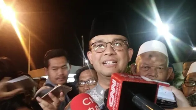 Gubernur DKI Jakarta Anies Baswedan menyambangi perayaan takbiran jelang Idul Fitri 2019 di Rusunawa KS Tubun, Jakarta Barat.