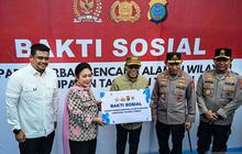 Kapolri dan Titiek Soeharto Salurkan Bantuan Bencana di Tapanuli Tengah