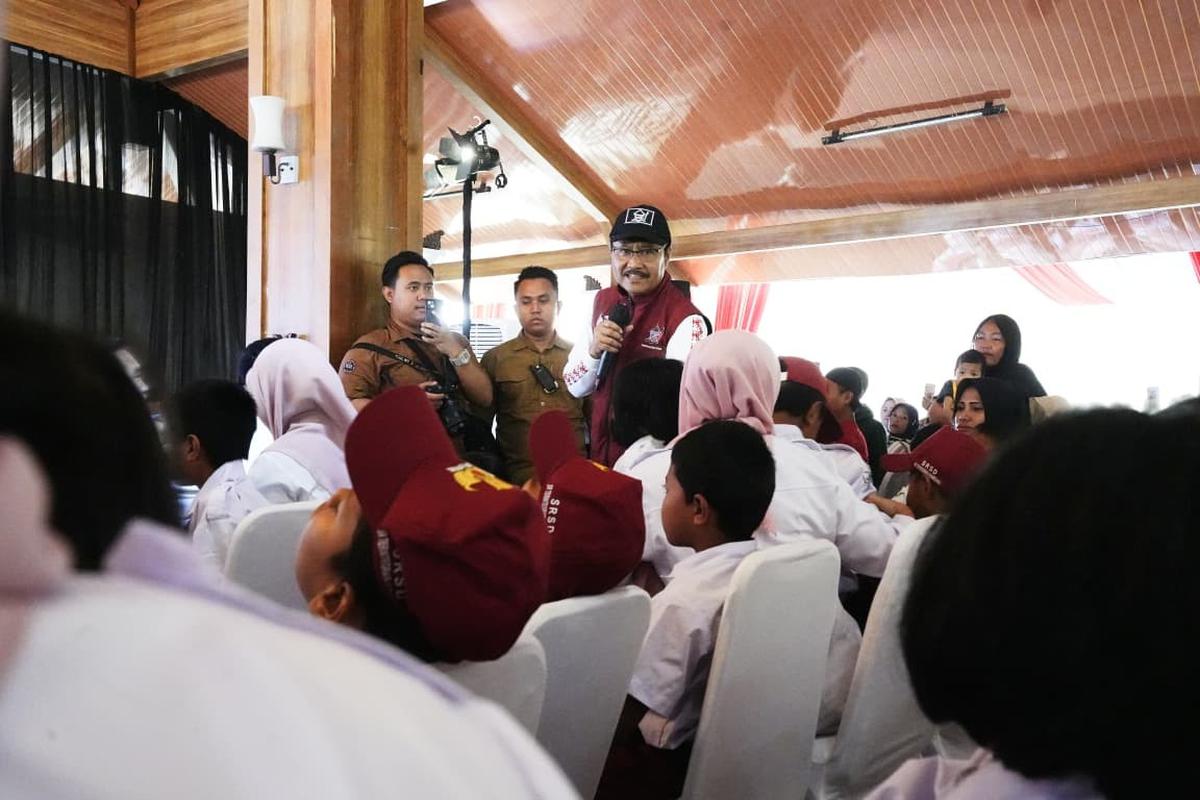 Mensos Gus Ipul saat Dialog Kesejahteraan Sosial dan Sekolah Rakyat di Pendopo IPP Kabupaten Sumedang