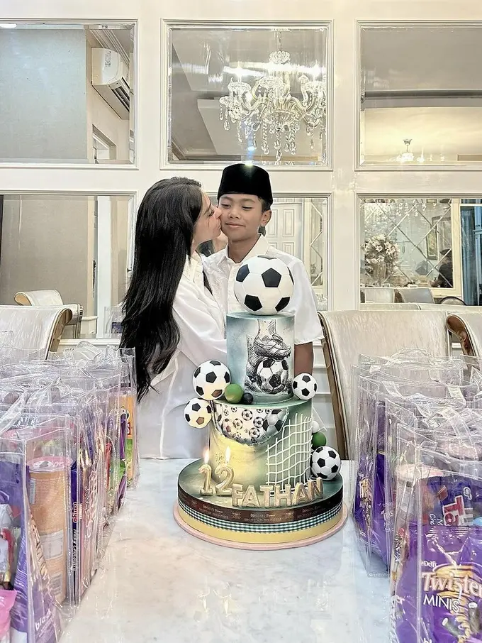 Momen Ulang Tahun Ke-12 Fathan Anak Ketiga Bebizie, Adakan Syukuran di Sekolah