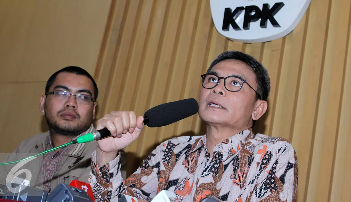 Plt Pimpinan KPK, Johan Budi memberi keterangan pers, Jakarta, Selasa (4/8/2015). KPK menetapkan tersangka Bupati Bener Meriah Aceh, Ruslan Abdul Gani sebagai tersangka dugaan korupsi pembangunan dermaga sabang BPKS 2011. (Liputan6.com/Helmi Afandi)