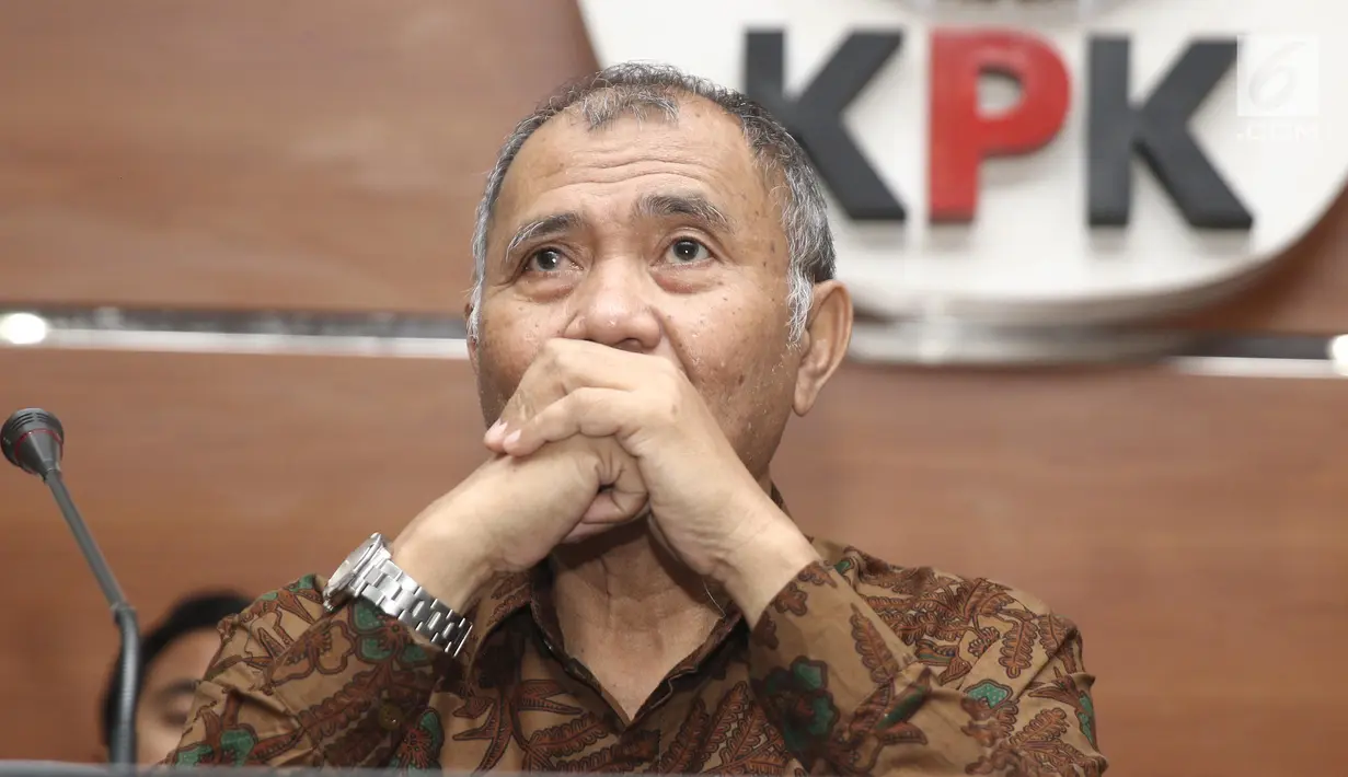 Ketua KPK Agus Rahardjo saat jumpa pers menyampaikan Penolakan pasal  Tindak Pidana Korupsi di gedung KPK, Jakarta, Selasa (5/6). Rencana penyertaan pasal Tipikor dalam RKUHP dapat melemahkan pemberantasan korupsi oleh KPK. (Liputan6.com/Herman Zakharia)