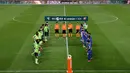 Pemain Jeonbuk Hyundai Motors dan Suwon Samsung Blue Wings sebelum memulai pertandingan pembukaan kompetisi K-League Korea Selatan di Stadion Jeonju, Jumat (8/5/2020). Jeonbuk menang 1-0 atas Suwon. (AFP/Jung Yeon-Je)