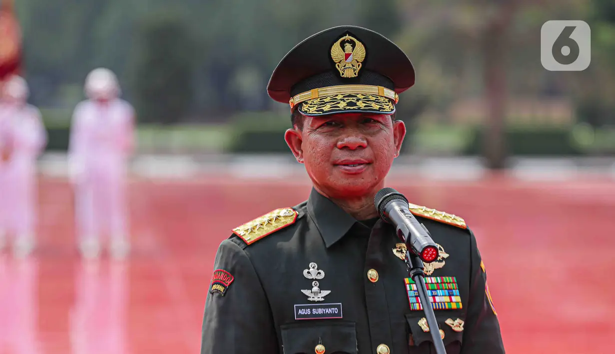Setelah proses sertijab, Yudo bersama Agus berbicara ke hadapan media yang sudah menunggu kegiatan. (Liputan6.com/Faizal Fanani)