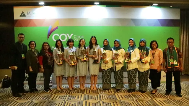 Siswi dari SMA Pembangunan Jaya dan SMA 1 Cisarua dalam kompetisi JA Asia Pacific 2018