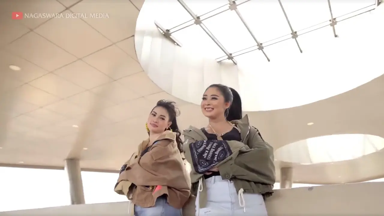 Video Klip Terbaru Duo Anggrek Berjudul Asem Goyang. sumberfoto: Nagaswara