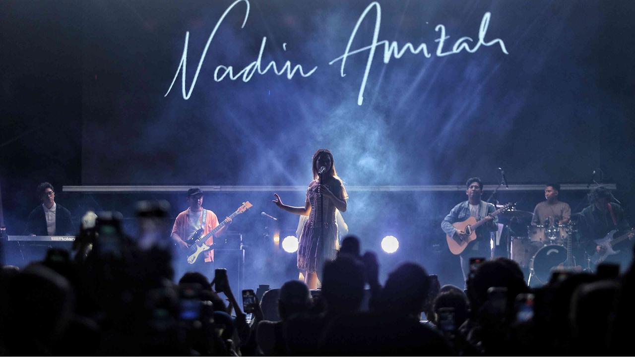 FOTO: Aksi Panggung Nadin Amizah Memukau Pengunjung KapanLagi Buka Bareng BRI Festival 2025