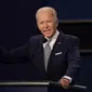 Calon presiden dari Partai Demokrat, Joe Biden, memberi isyarat saat berbicara selama debat capres AS 2020 pertama pada Selasa (29/9/2020), di Case Western University dan Cleveland Clinic, Cleveland, Ohio. (Foto AP / Patrick Semansky)