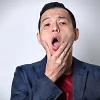 Tak sedikit komika atau stand up comedian yang merambah ke dunia film, salah satu nama yang tengah melambung ialah Ernest Prakasa. Di film terbarunya ‘Ngenest’ ia tak hanya sebagai pemain, namun juga sutradara dan penulis. (Febio Hernanto/Bintang.com)