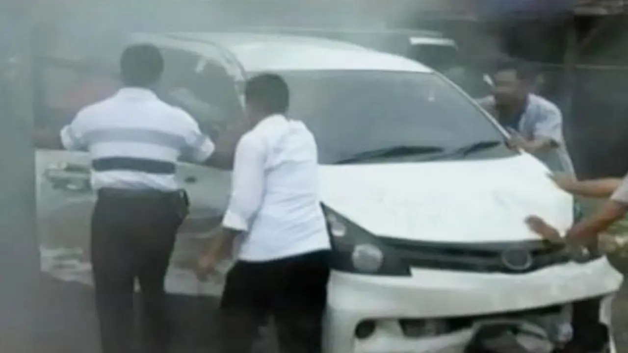 Kilas Indonesia: Kejar-Kejaran Pencuri hingga Mobil Terjungkal