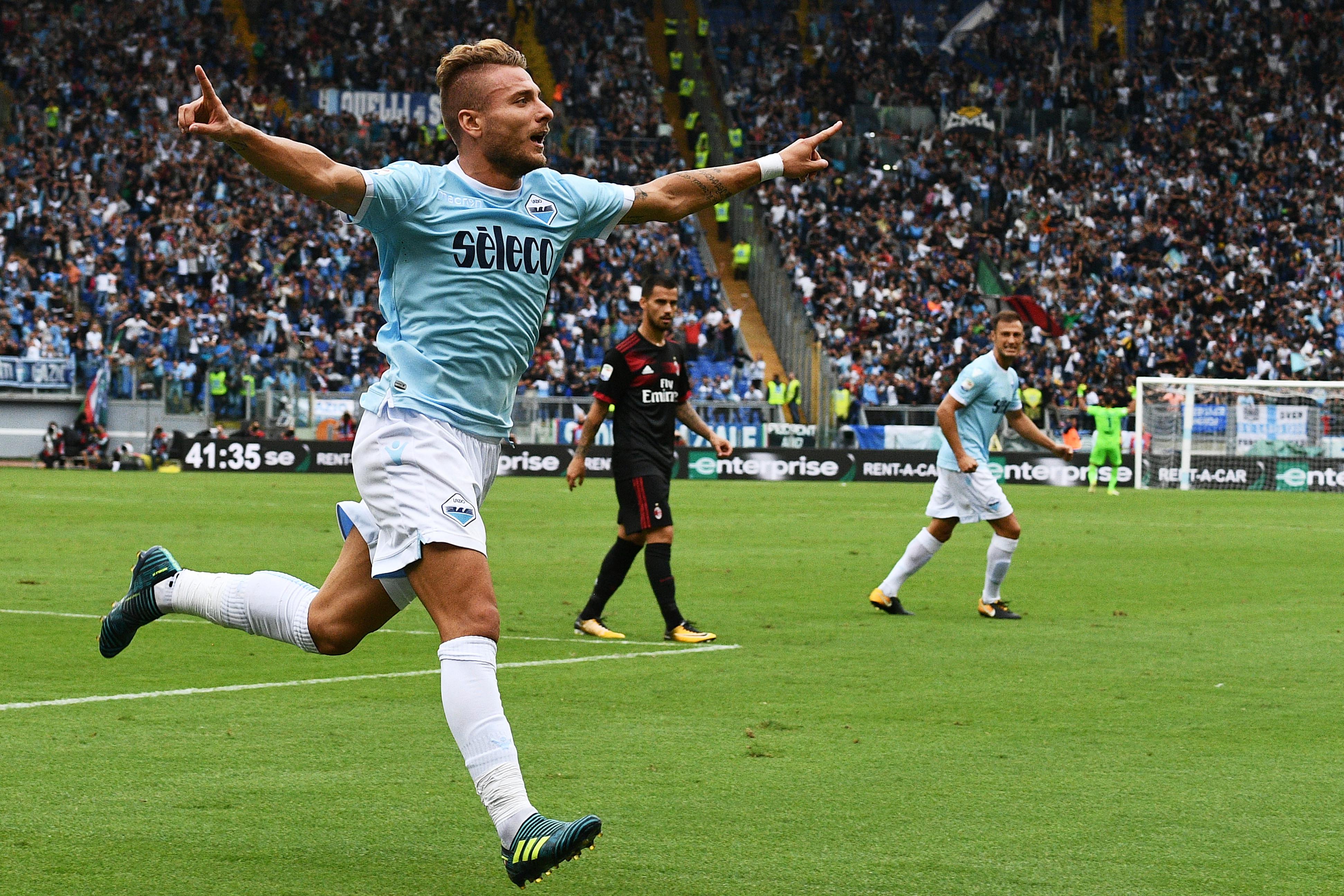 Striker Lazio, Ciro Immobile,mencetak hattrik pada laga melawan AC Milan. (AFP/Vincenzo Pinto)