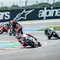Veda Ega Pratama (paling depan) saat tampil pada seri Moto3 Hungaria di Sirkuit Balaton Park. (Honda Team Asia)