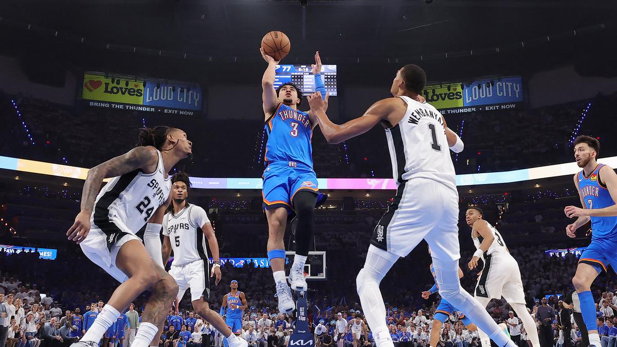Hasil NBA: 2 Pemain Cedera, Thunder Balas Kalahkan Spurs