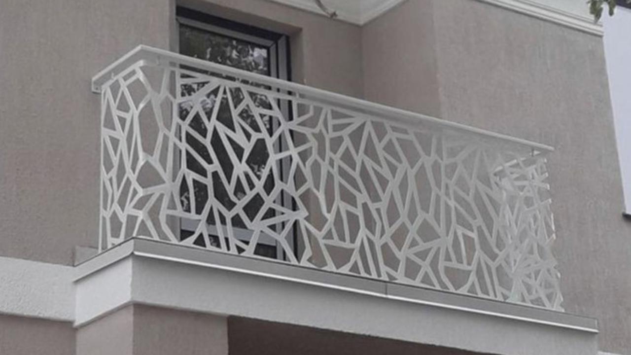 Desain Railing Balkon Minimalis