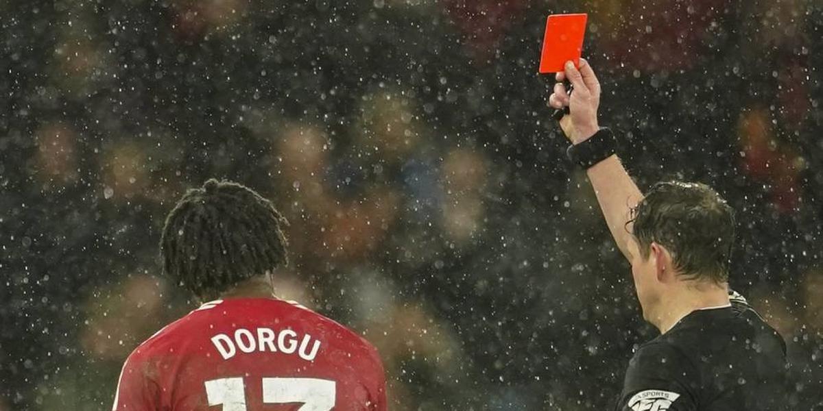 Kapok Dapat Kartu Merah, Patrick Dorgu Janji Bakal Lebih Baik lagi di MU