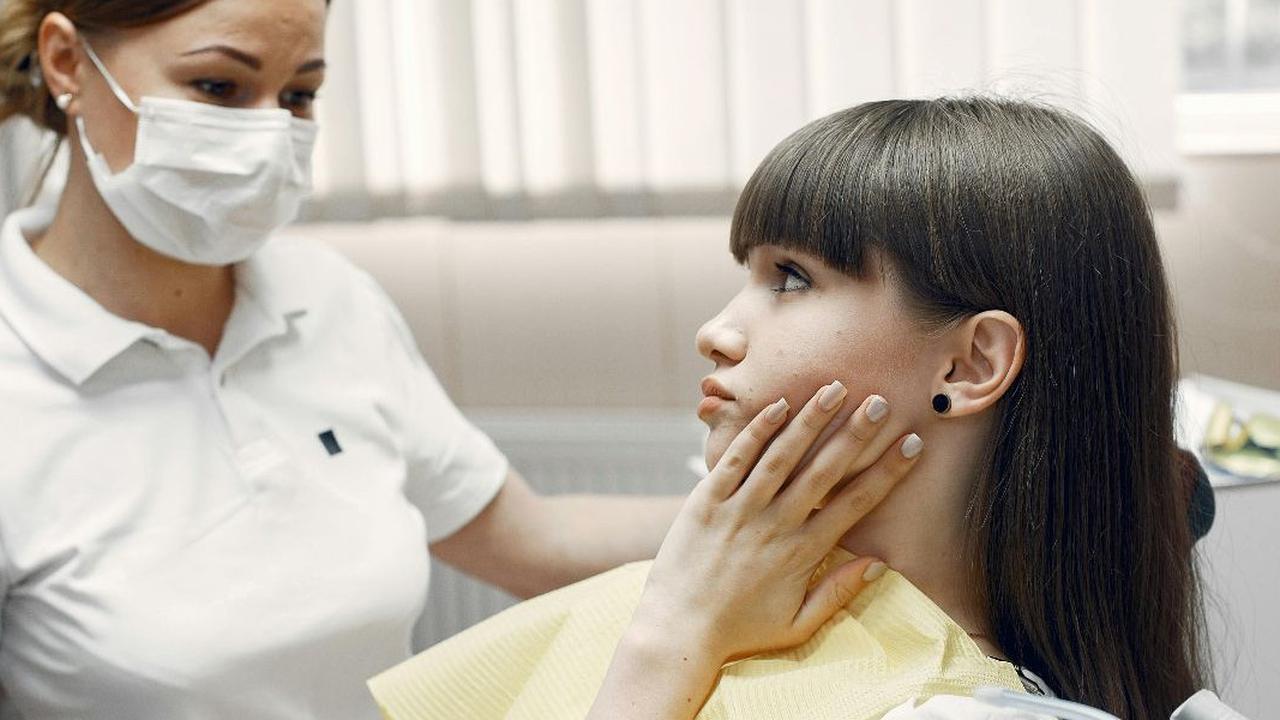 Kumur Air Rebusan Daun Jeruk Nipis dan Garam Obat Ampuh Sakit Gigi Seumur Hidup? Cek Faktanya
