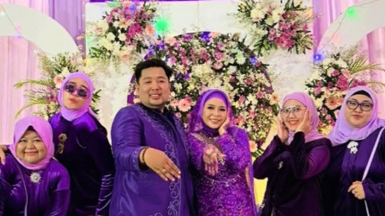 Viral Pernikahan Pasangan Ini Semuanya Serba Ungu, dari Tamu hingga Makanan