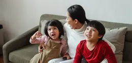 Cara penyampaian yang mempermalukan anak di depan banyak orang dapat memberikan pengalaman emosional yang berbeda (Sumber: Pexels.com)