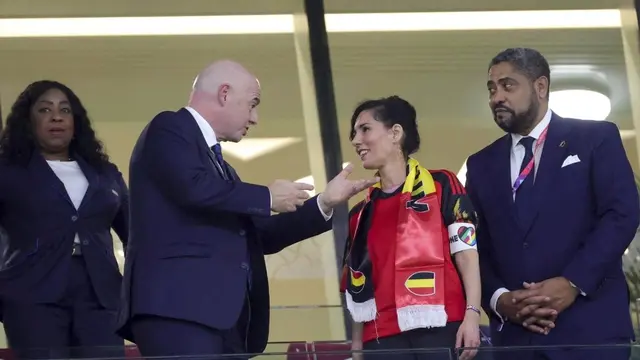 Presiden FIFA Tak Berkutik di Hadapan 2 Wanita yang Terang-Terangan Pakai Ban Kapten One Love