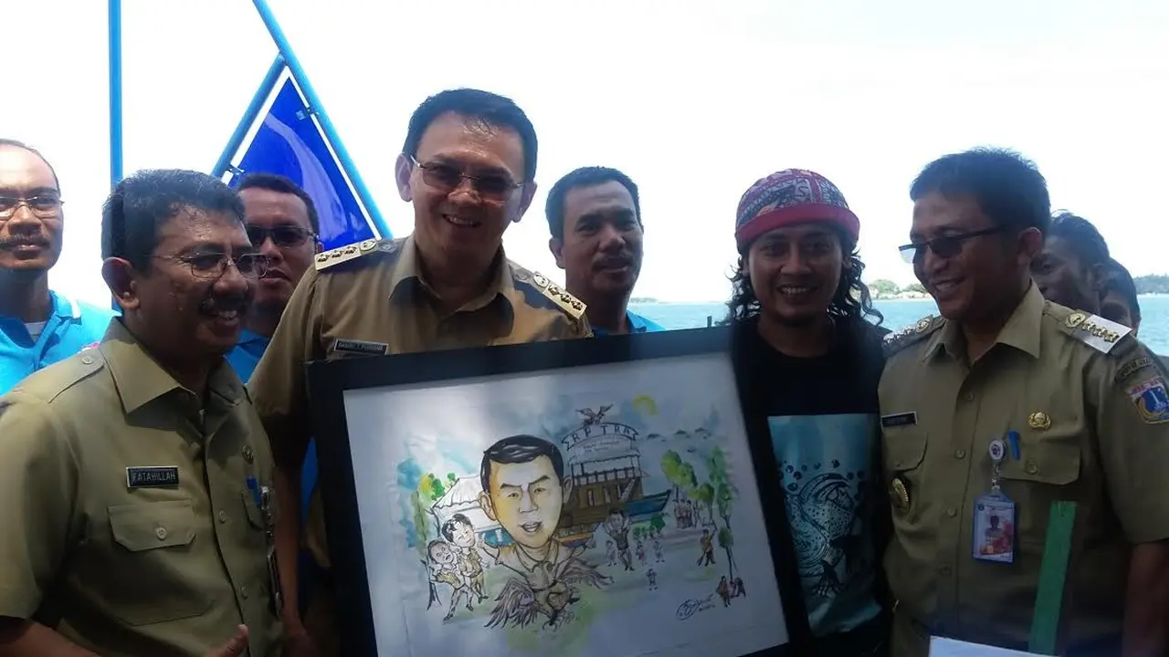 Gubernur DKI Jakarta Basuki Tjahaja Purnama atau Ahok di Pulau Pramuka, Kepulauan Seribu