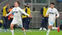 Inter Milan menyerah 0-1 dari Empoli pada laga pekan ke-19 Serie A di Giuseppe Meazza, Selasa (24/1/2023) dini hari WIB. Gol tunggal kemenangan Empoli dicetak Tommaso Baldanzi (kiri).&nbsp;(AP Photo/Luca Bruno)