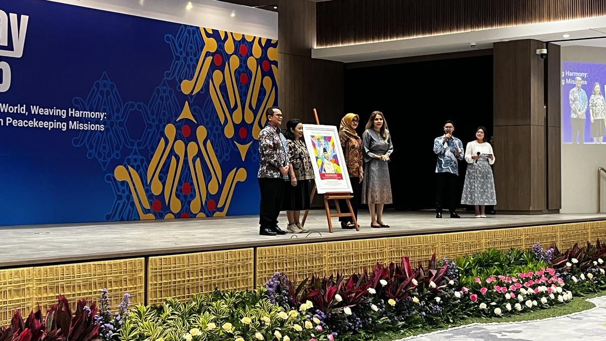 Perangko Khusus Soekarno Diluncurkan, Peringati 80 Tahun PBB Dan 75 Tahun Kemitraan Indonesia