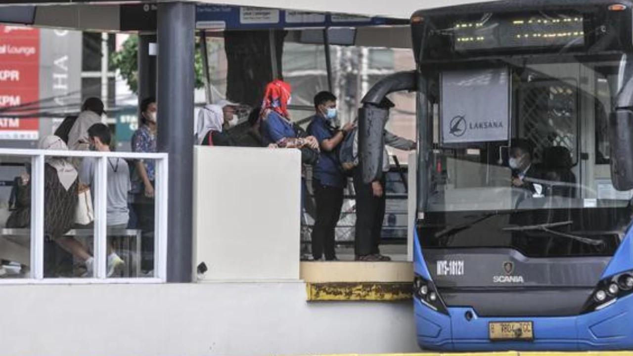 Kronologi Penumpang Masturbasi di Bus Transjakarta