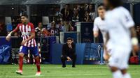 Reaksi pelatih Atletico Madrid, Diego Simeone, pada laga final Liga Champions melawan Real Madrid, di Stadion San Siro, Sabtu atau Minggu (29/5/2016). (AFP/Filippo Monteforte). 