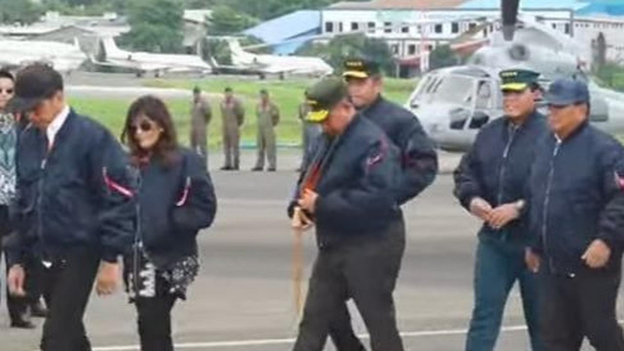 Acara serah terima dihadiri langsung oleh Presiden Jokowi dan Menhan Prabowo Subianto.
