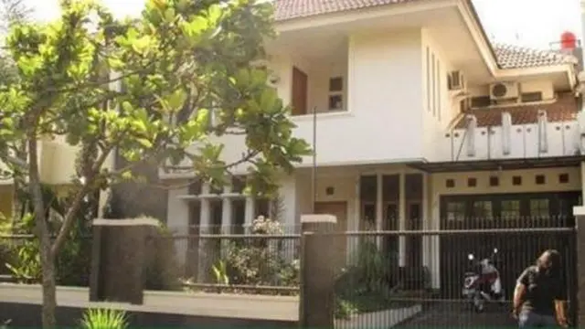 Potret Bagian Depan Rumah 6 Vokalis Band Tanah Air, Hunian Ariel NOAH Elegan