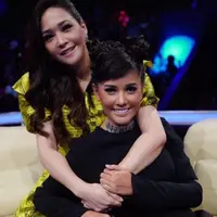 Sejak resmi cerai dengan Ahmad Dhani pada 23 September 2008 silam, Maia Estianty hingga kini belum memiliki pendamping. Begitu juga sahabatnya, Titi Rajo Bintang yang telah bercerai sejak tiga tahun silam. (Instagram/maiaestiantyreal)